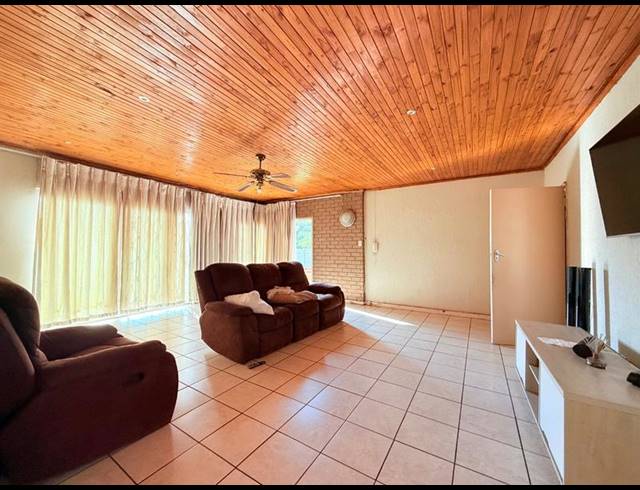 3 BEDROOM HOUSE FOR SALE IN VANDERBIJLPARK CW 3
